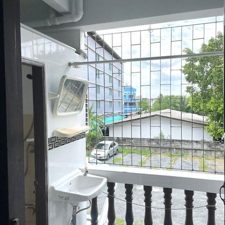 Ze Residence Ram Intra Бангкок Экстерьер фото