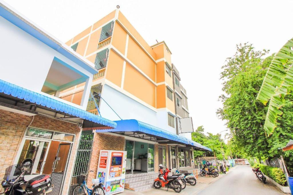 Ze Residence Ram Intra Бангкок Экстерьер фото